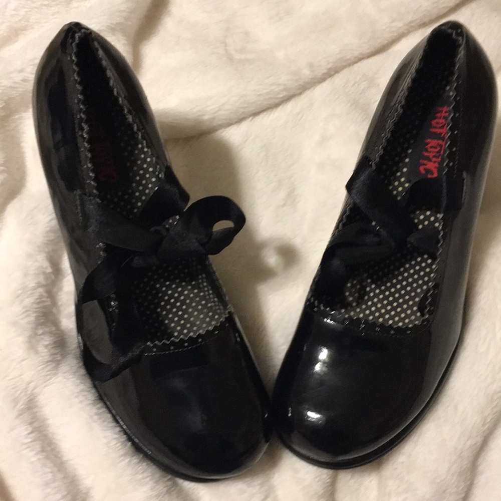 Black patent goth vintage style pumps